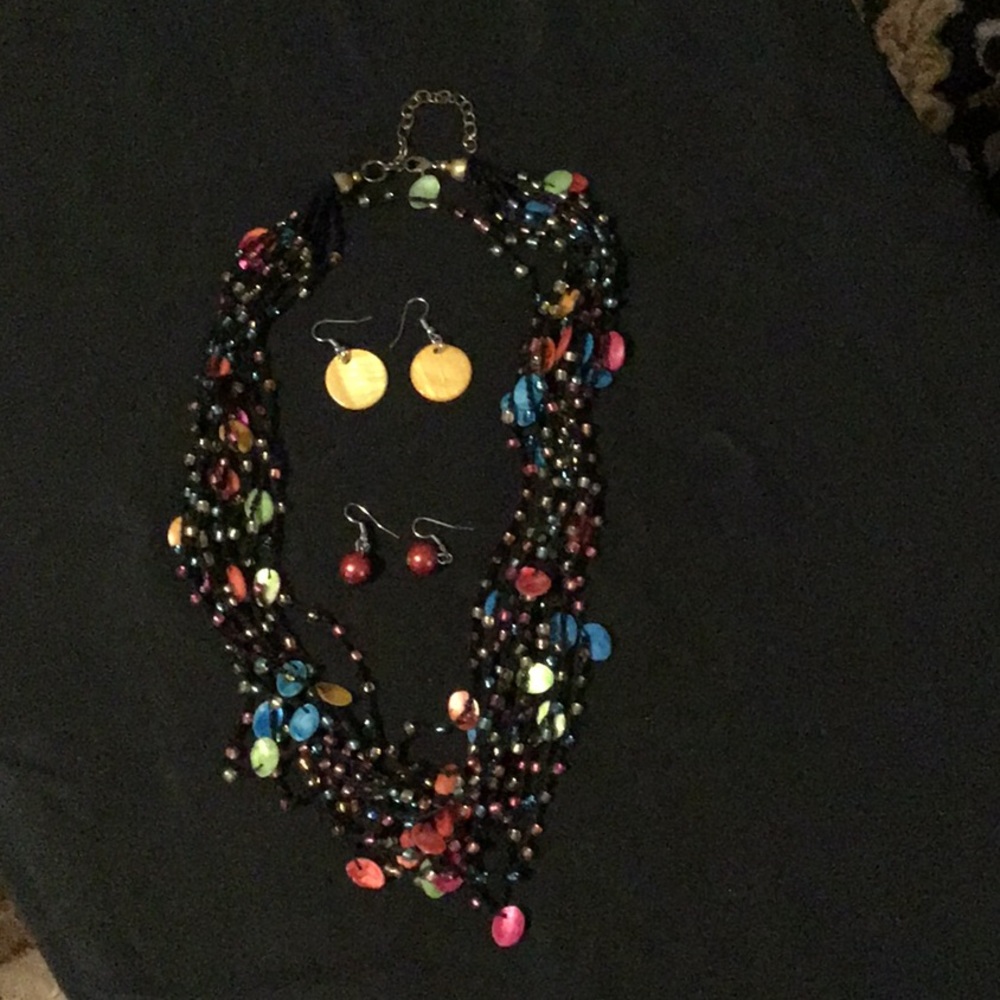 Colorful necklace with 2 sets of earrings
